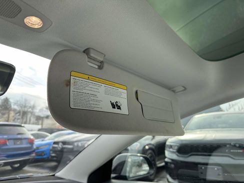 Used 2021 Tesla Model 3 Standard Range Plus image 23