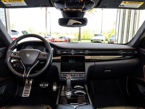 Used 2022 Maserati Quattroporte Modena RWD image 9