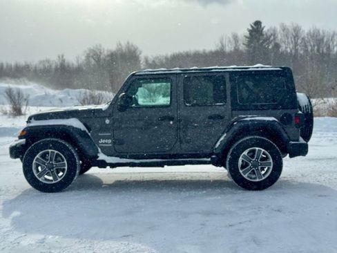 Used 2021 Jeep Wrangler Unlimited Sahara w/ Uconnect 4C Nav & Sound Group image 3