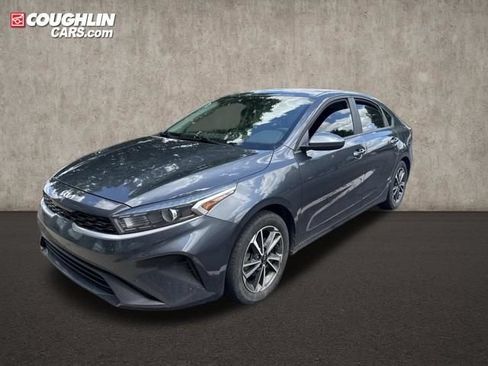 Used 2022 Kia Forte LXS FWD image 2