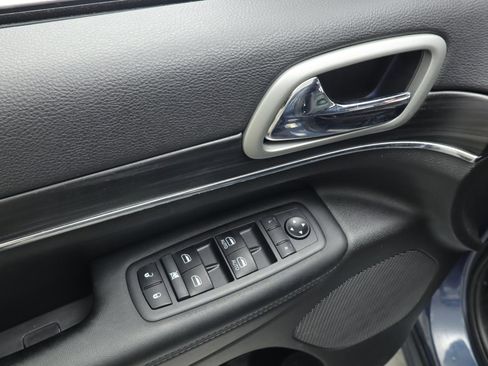 Used 2021 Jeep Grand Cherokee Limited image 18