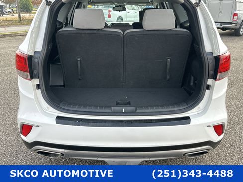 Used 2018 Hyundai Santa Fe SE w/ Cargo Package image 21