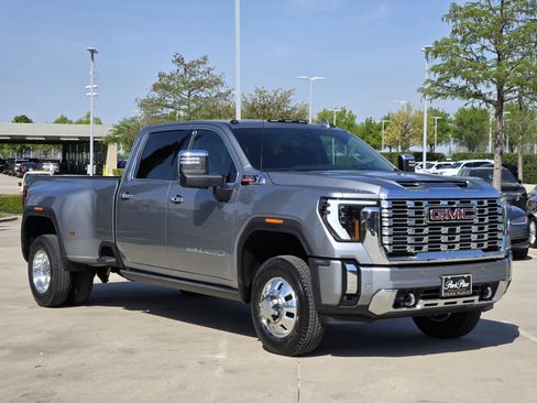 Used 2026 GMC Sierra 3500 Denali w/ Denali Reserve Package image 2