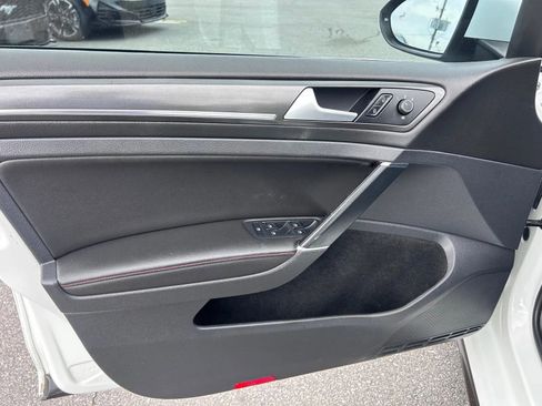 Used 2019 Volkswagen Golf 4-Door FWD image 19