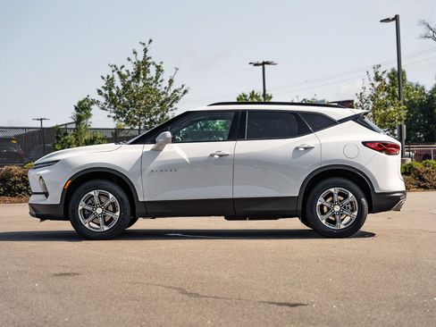 Used 2024 Chevrolet Blazer LT w/ Convenience Package FWD image 4