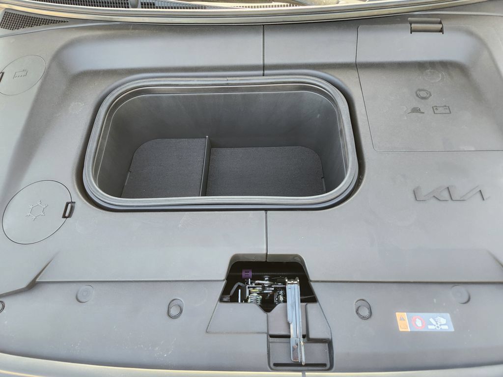 New 2027 Kia EV3 Wind FWD image 25