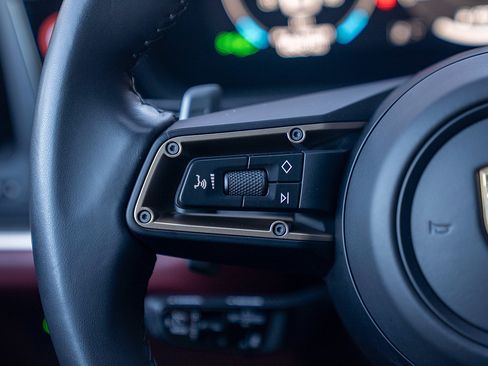 Certified 2025 Porsche Cayenne Coupe AWD/4WD image 7
