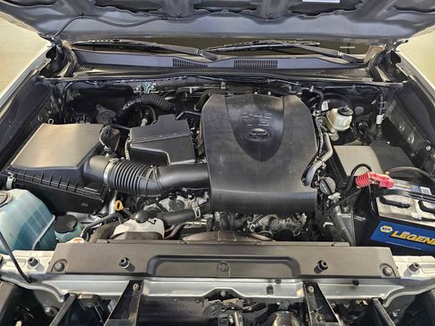 Used 2022 Toyota Tacoma TRD Sport w/ Technology Package image 9