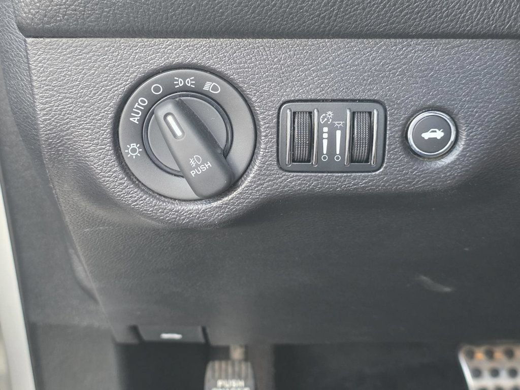 Used 2016 Dodge Challenger SXT Plus RWD image 21