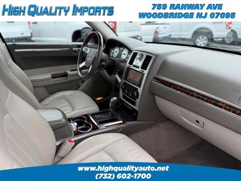 Used 2009 Chrysler 300 C image 38