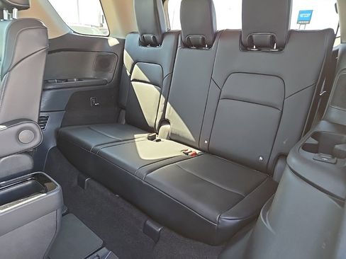 Used 2022 Nissan Pathfinder Platinum image 17