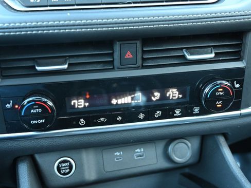 Used 2023 Nissan Rogue SV w/ SV Premium B Package image 28