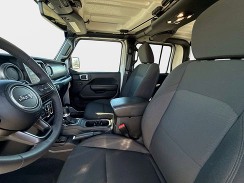 Certified 2023 Jeep Gladiator Sport image 22
