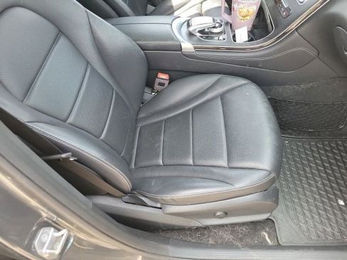Used 2019 Mercedes-Benz GLC 300 4MATIC image 9