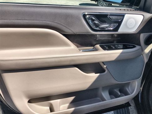 Used 2024 Lincoln Navigator Reserve image 13