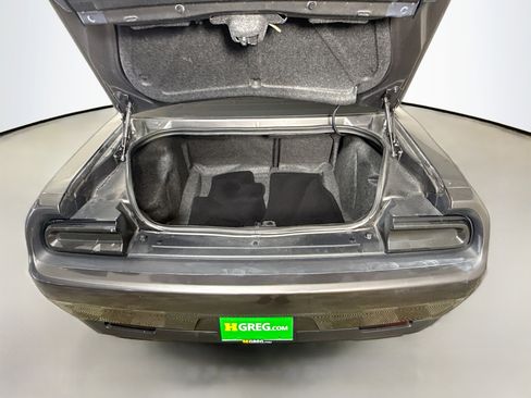Used 2022 Dodge Challenger SXT RWD image 33