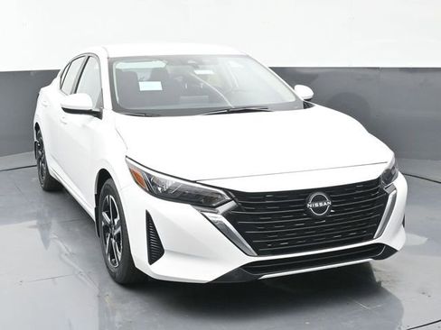 Certified 2025 Nissan Sentra SV image 1