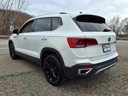 Used 2024 Volkswagen Taos SE w/ Black Wheel Package image 4