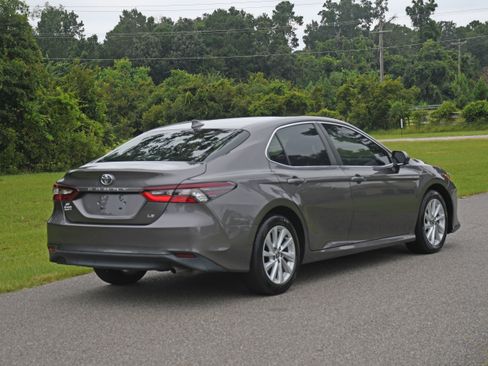 Used 2023 Toyota Camry LE image 4