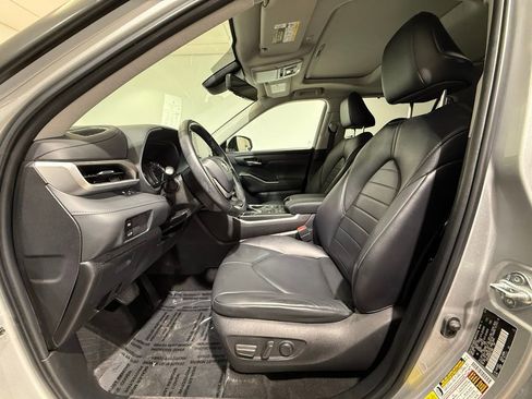Certified 2022 Toyota Highlander XLE image 13
