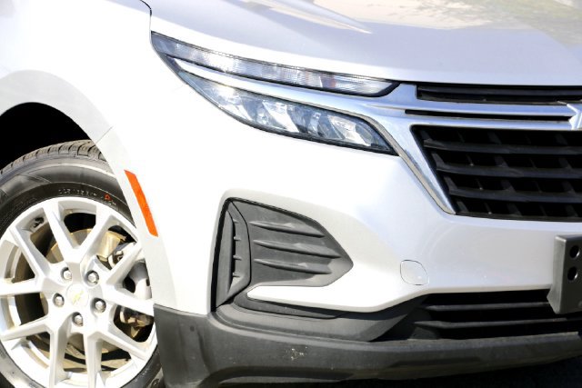 Used 2022 Chevrolet Equinox LS w/ LS Convenience Package AWD/4WD image 3