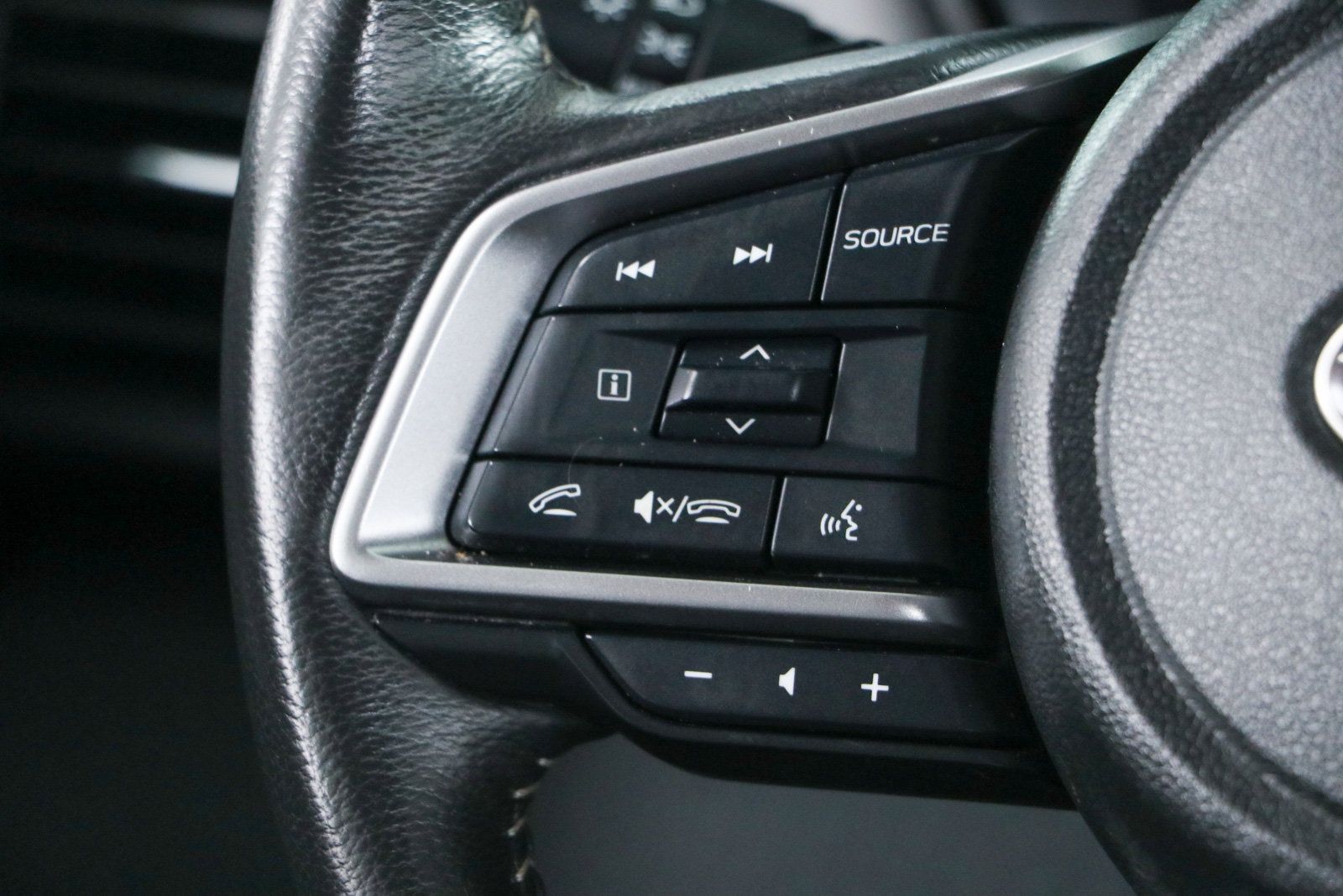 Used 2024 Subaru Outback Premium AWD/4WD image 13
