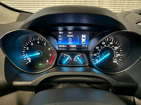 Used 2017 Ford Escape SE image 15