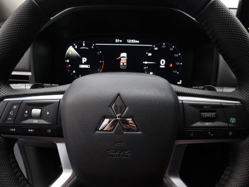 New 2026 Mitsubishi Outlander SE image 23