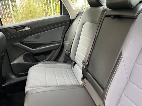 Used 2025 Volkswagen Jetta SE FWD image 13