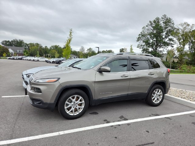 Used 2017 Jeep Cherokee Latitude w/ Safety/Convenience Group AWD/4WD image 4