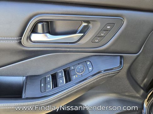 Used 2025 Nissan Rogue SL w/ Tech Package image 21