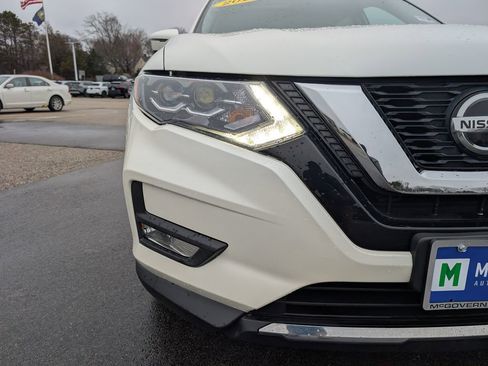 Used 2018 Nissan Rogue SL w/ Premium Package image 9