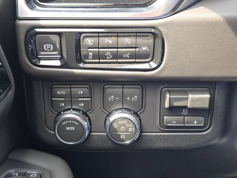 New 2026 GMC Yukon Elevation w/ Elevation Premium Package AWD/4WD image 18
