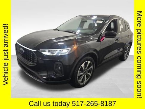 Used 2024 Ford Escape Platinum AWD/4WD image 2