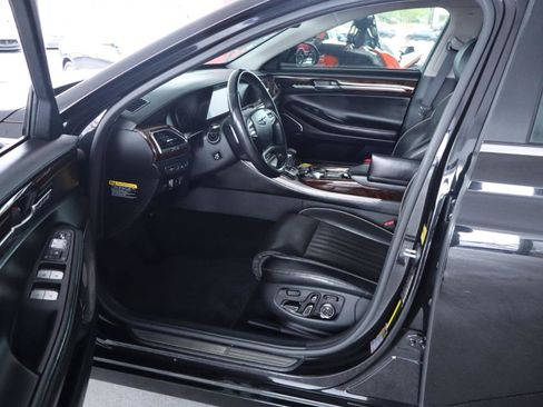 Used 2018 Genesis G90 3.3T Premium RWD image 14