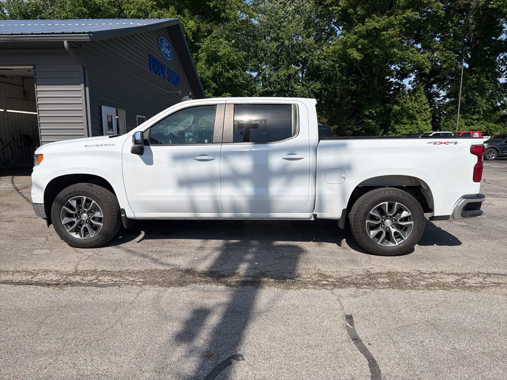 Used 2023 Chevrolet Silverado 1500 LT AWD/4WD image 3