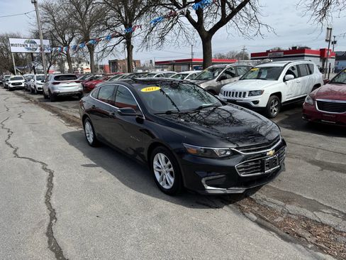 Used 2017 Chevrolet Malibu LT image 1