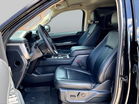 Used 2023 Ford Expedition XLT RWD image 10
