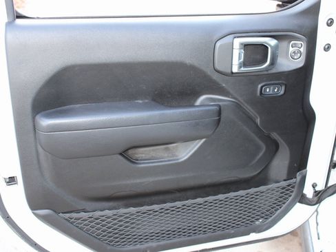 Used 2023 Jeep Gladiator Sport image 18