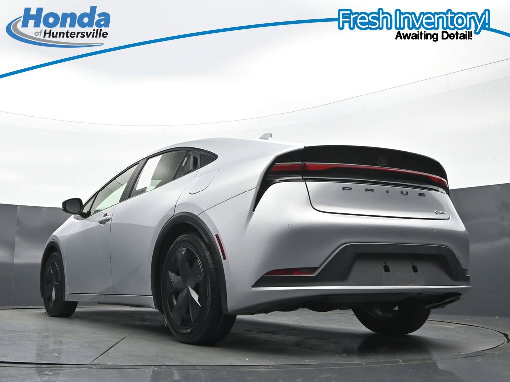 Used 2025 Toyota Prius LE FWD image 31