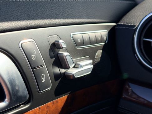 Used 2014 Mercedes-Benz SL 550 image 22