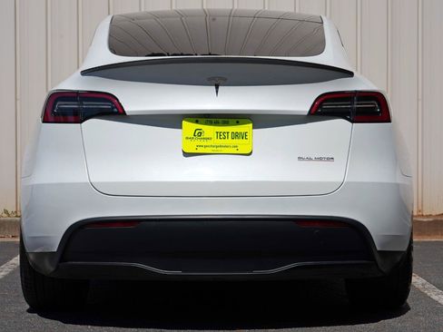 Used 2023 Tesla Model Y Performance AWD/4WD image 10