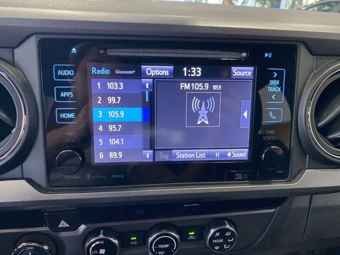 Used 2018 Toyota Tacoma TRD Off-Road w/ Technology Package AWD/4WD image 19