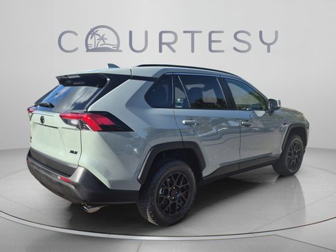 Used 2023 Toyota RAV4 XLE FWD image 5