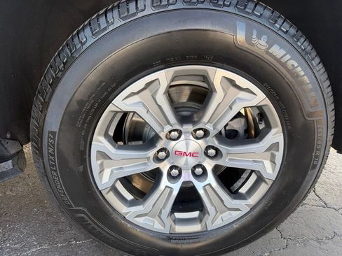 Used 2022 GMC Yukon SLE AWD/4WD image 18