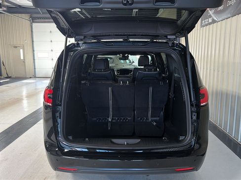 New 2026 Chrysler Pacifica Limited image 6
