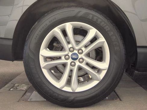 Used 2019 Ford Edge SEL w/ Equipment Group 201A AWD/4WD image 11