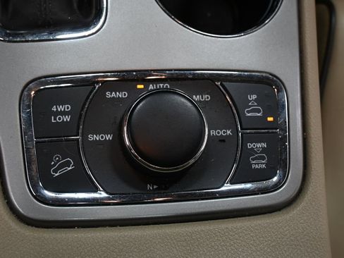 Used 2020 Jeep Grand Cherokee Overland AWD/4WD image 35