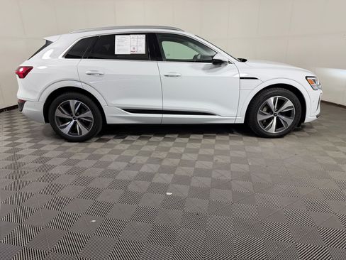 Used 2024 Audi Q8 e-tron Premium Plus w/ Premium Plus Package AWD/4WD image 8