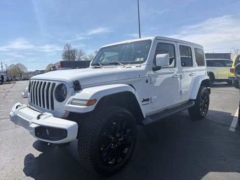 Certified 2022 Jeep Wrangler Unlimited Sahara AWD/4WD image 3
